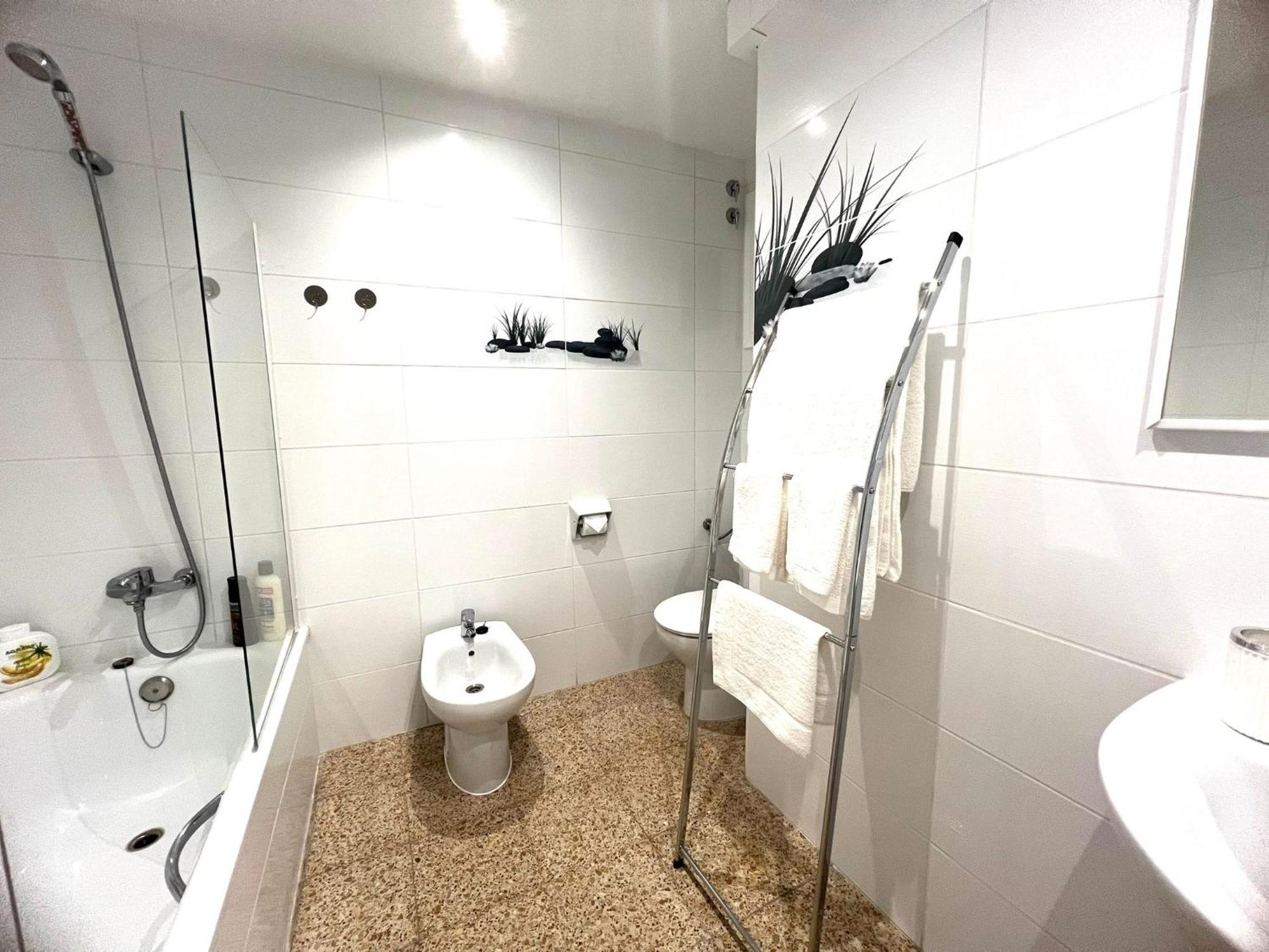 Escondite Central Con Terraza Compartida En La Azotea Roses Ngoại thất bức ảnh