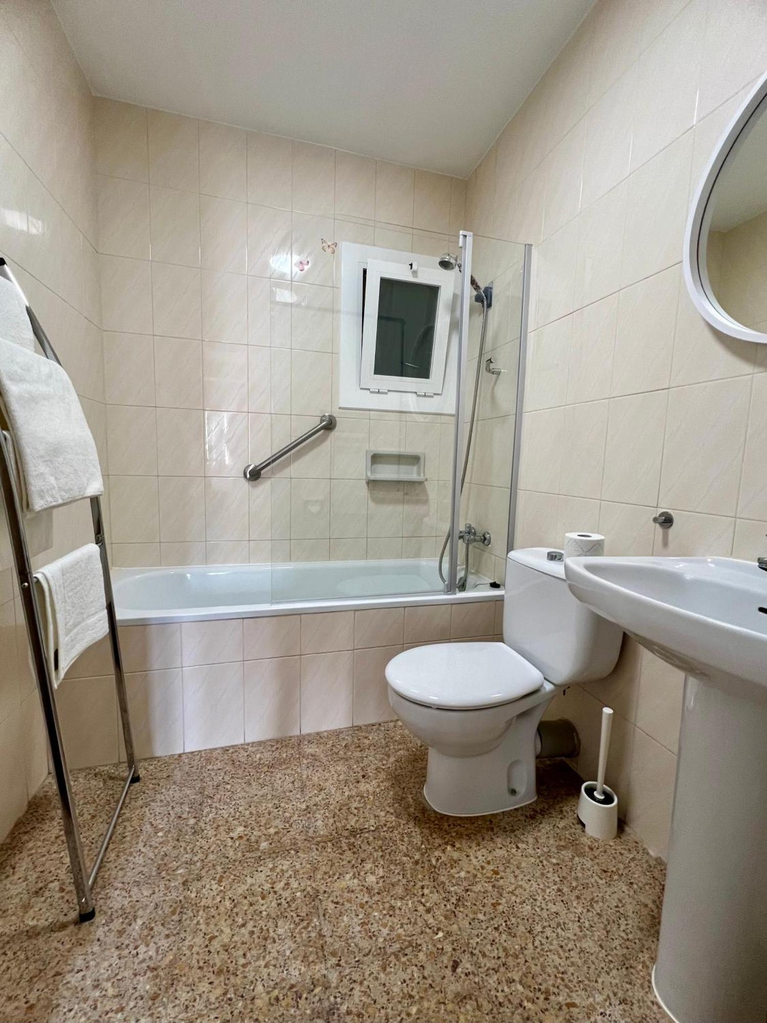 Escondite Central Con Terraza Compartida En La Azotea Roses Phòng bức ảnh